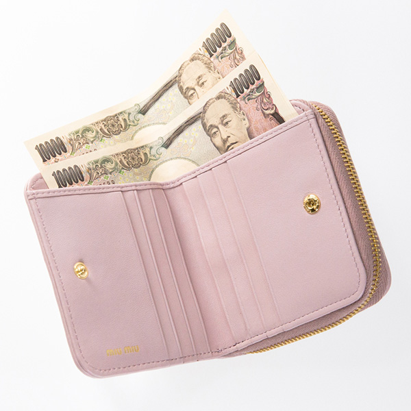 使いやすい独立したコインポケット MiuMiu マトラッセ 二つ折り財布 – La Galleria Blog